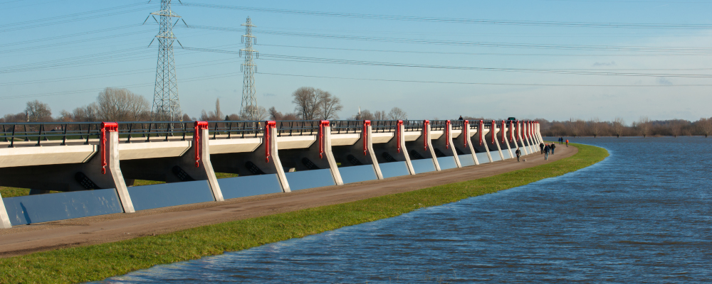 Living by the Levee: Navigating Flood Resilience with Unsheltered Communities